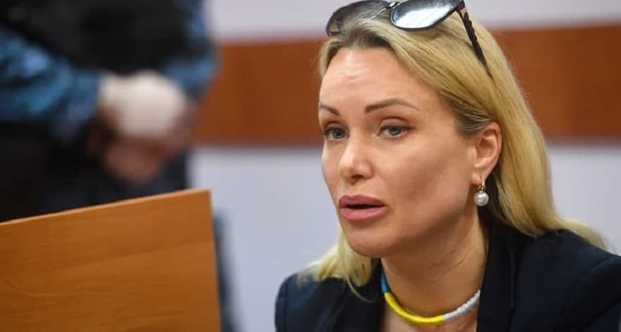 Marina Ovsyannikova «armiyani obro‘sizlantirish» to‘g‘risida bayonnoma tuzilganidan keyin qo‘yib yuborildi