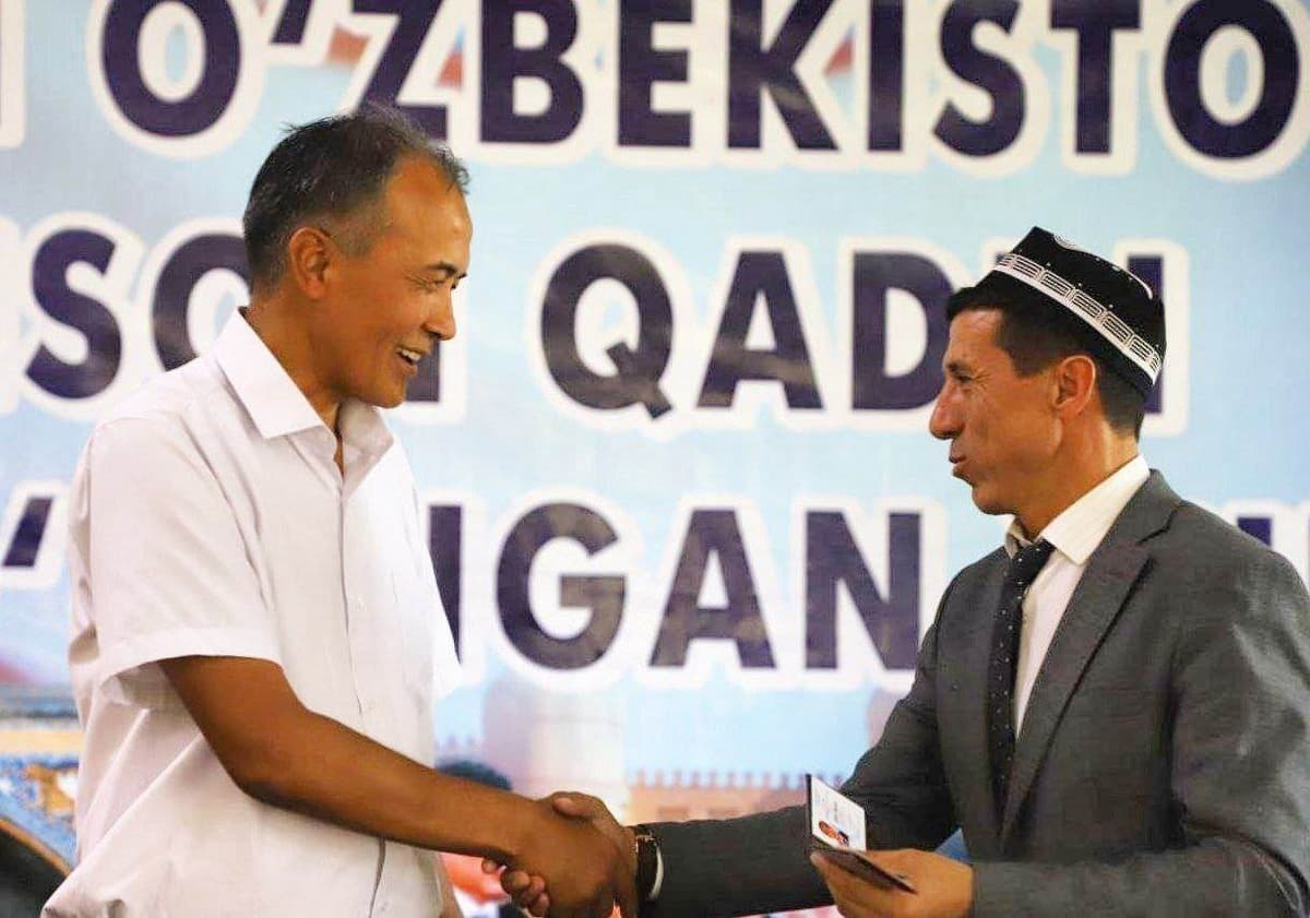 Jomboy tumani hokimi O‘zbekiston Yozuvchilar uyushmasiga a’zo bo‘ldi