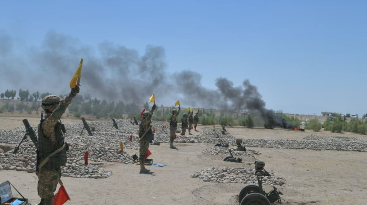 Servicemen of Uzbekistan and Tajikistan begin exercises near Afghan border