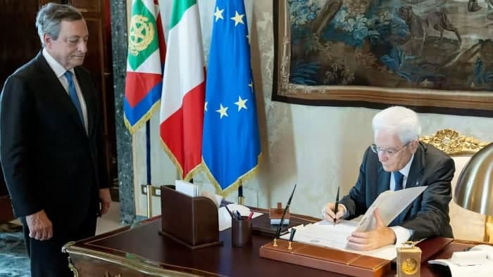 Italiya prezidenti Mattarella parlamentni tarqatib yubordi