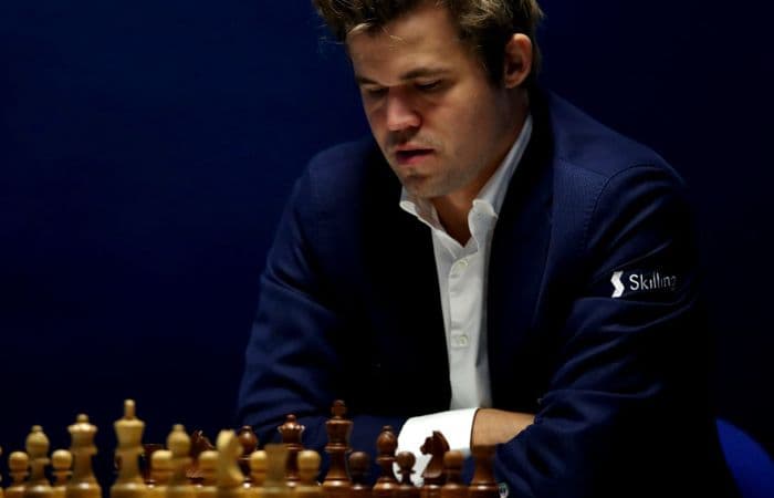 Чемпион мира Карлсен сдался в партии с 19-летним американцем, сделав один ход
