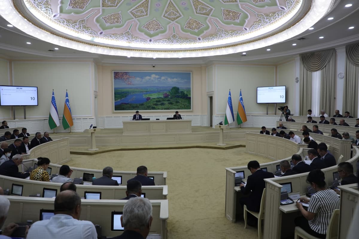 Қорақалпоғистон депутатлари президентдан фавқулодда ҳолатни юмшатишни сўради