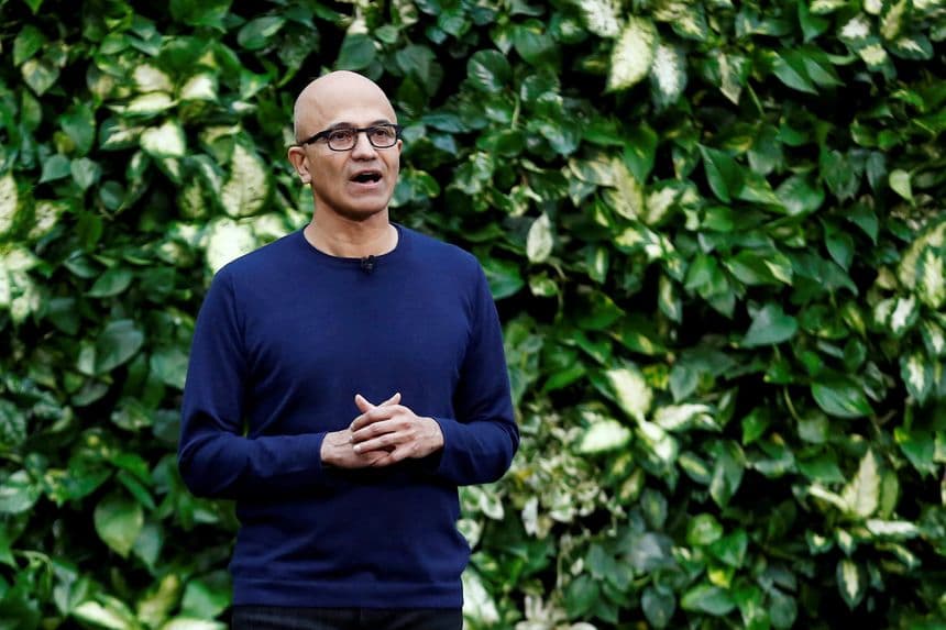 Microsoft rahbari kompaniyadagi ulushining yarmini sotdi