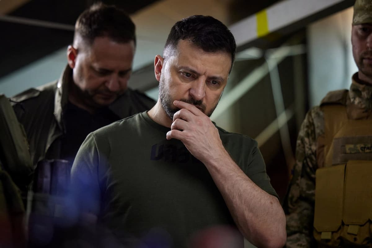 Зеленский заявил, что Украина не может перейти в наступление, а патовая ситуация в Донбассе неприемлема 