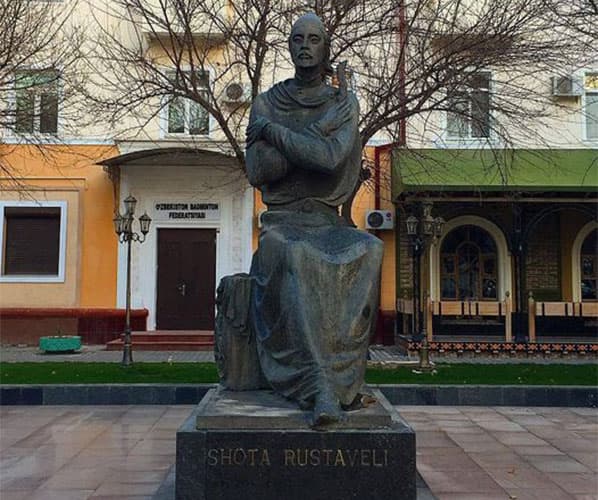 В Ташкенте реконструируют улицу и площадь вокруг памятника Шоте Руставели