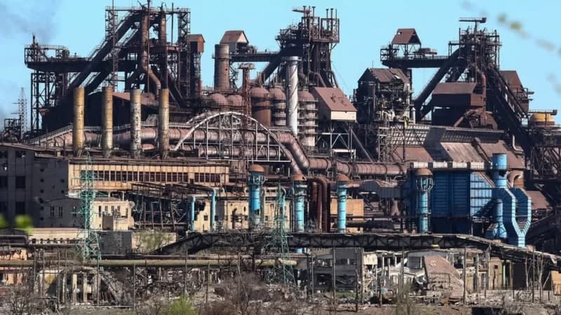 Мариупол ҳукумати Россияни «Азовстал»га қарши фосфорли ўқ-дорилар қўллашда айблади (видео)