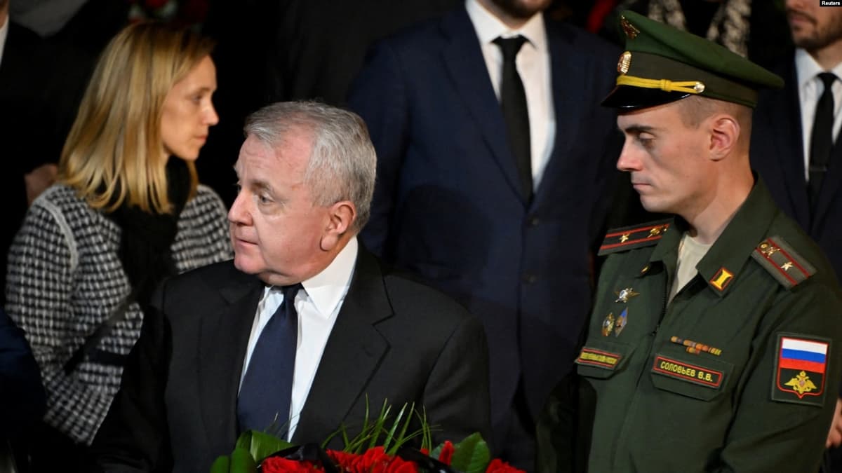 Sallivan Rossiyadagi AQSh elchisi lavozimini tark etishi sababini aytdi 