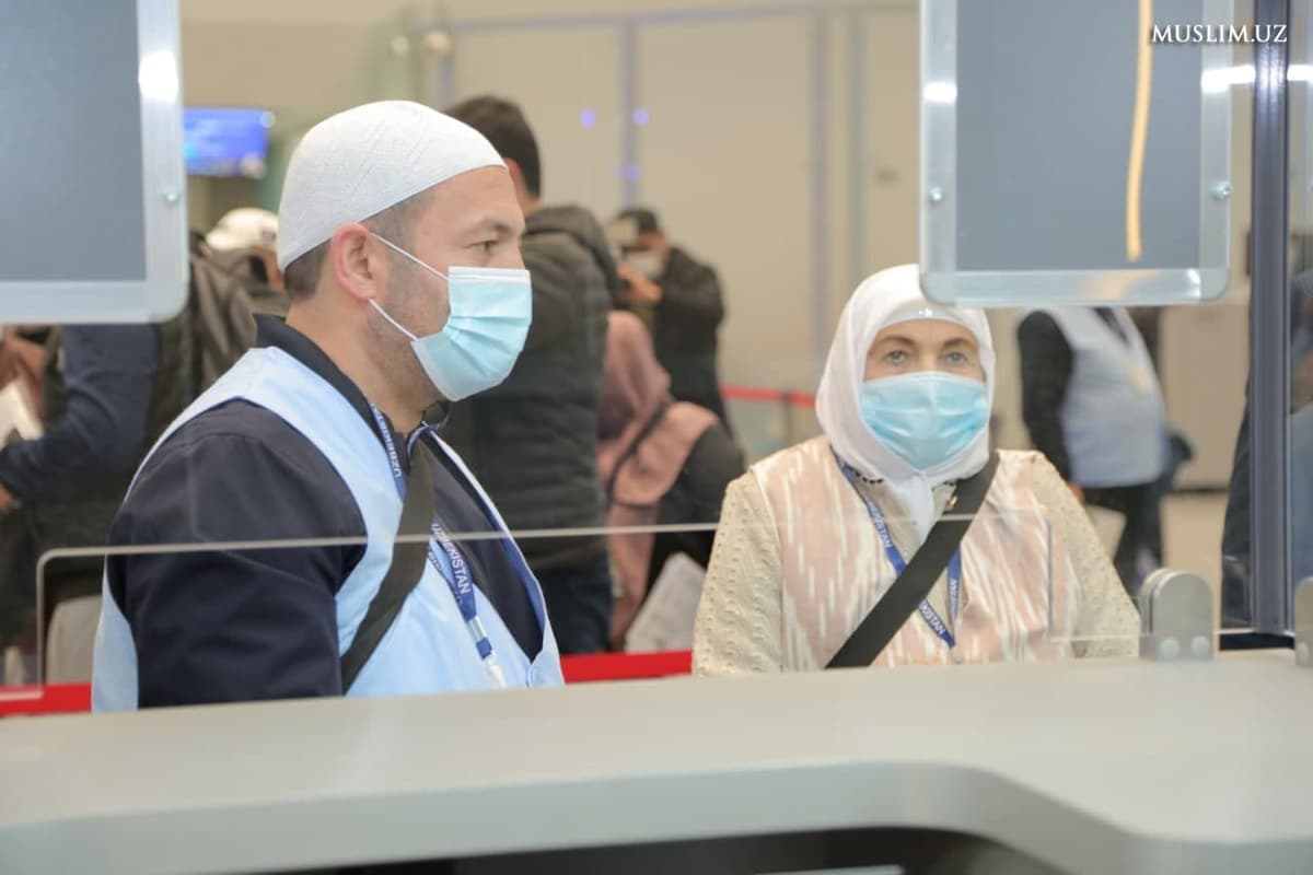“Umra-2022”: Ilk ziyoratchilar Saudiya Arabistoniga jo‘nab ketdi