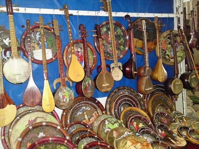 Maktab o‘quvchilariga milliy musiqa cholg‘ularidan kamida bittasida kuy ijro etish mahorati o‘rgatiladi