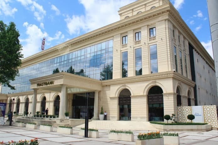 Dilmurod Parpiyev va Tohir Sharipov “Trastbank”dagi ulushini oshirdi