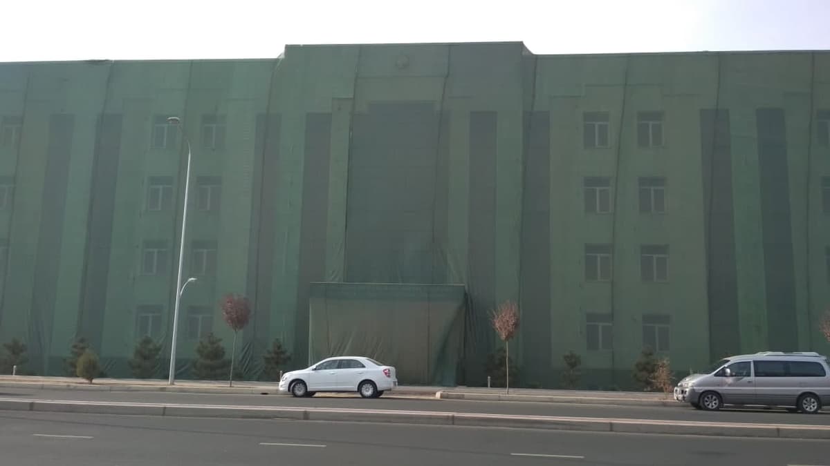 Здание Республиканского центра судебной экспертизы, торжественно открытое в столице 2 года назад, собираются сносить. Все покроет госбюджет?