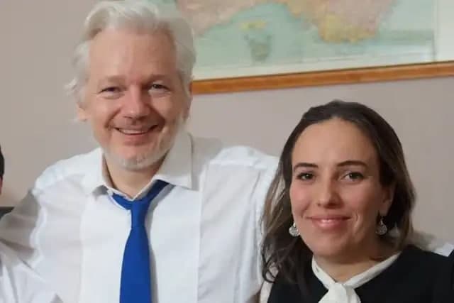 Основатель организации WikiLeaks Джулиан Ассанж сыграл свадьбу в тюрьме