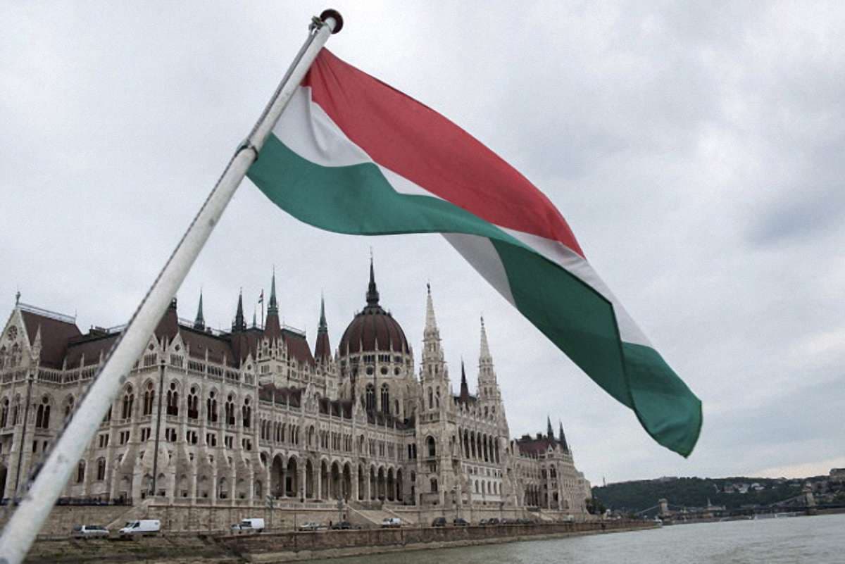СМИ: Венгрия попросила ЕС вывести из-под санкций российских бизнесменов, в том числе Алишера Усманова