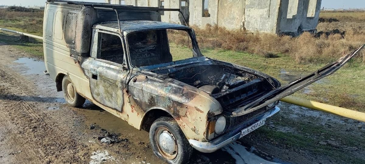 Gulistonda «Moskvich-Kombi» mashinasi yonib ketdi