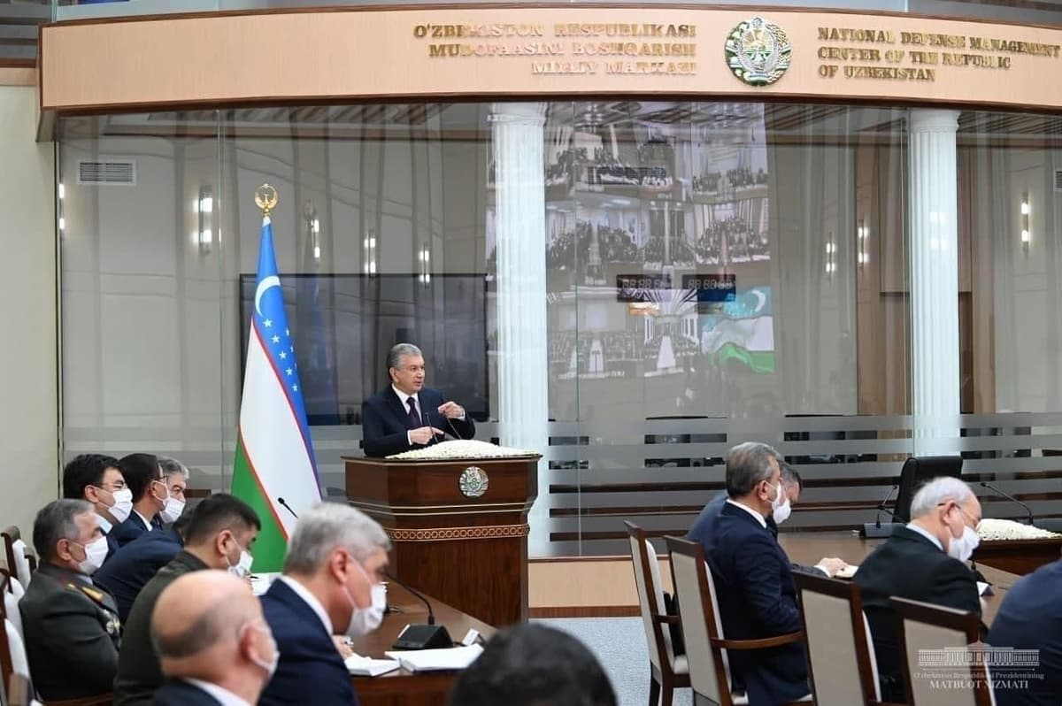 «O‘shanda lol qolganman» – Shavkat Mirziyoyev 2017 yil mudofaa vazirini nega ishdan olgani haqida gapirdi