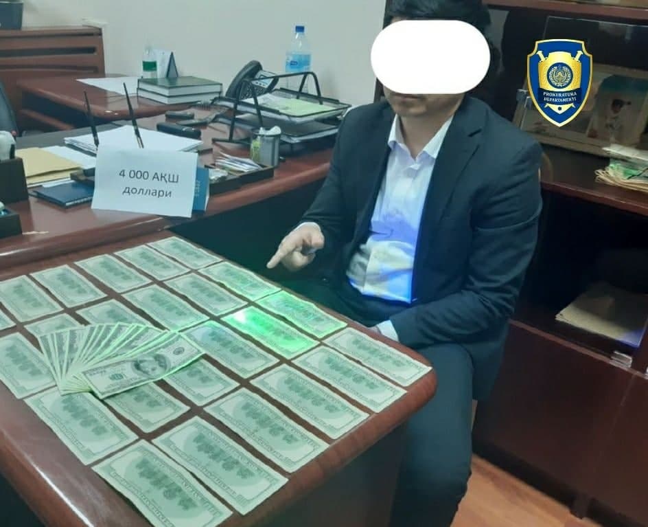 В Ташкенте заведующий кафедрой одного из вузов пойман с поличным при получении 4000 долларов