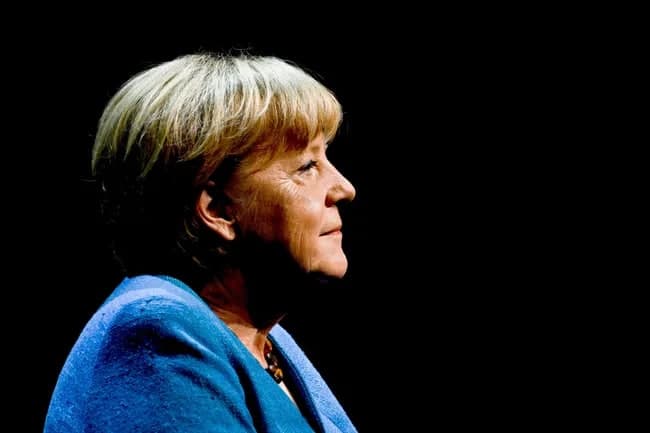 «O‘zimni ayblay olmayman». Merkel Putinga nisbatan siyosati va Ukraina NATOga kirishiga qarshi bo‘lgani haqida