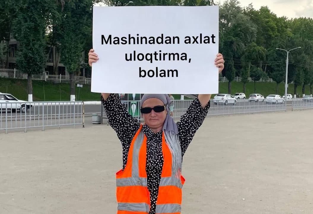 “Maslahat, nasihat, iltimos” – Toshkentda ekobloger va obodonlashtirish xodimlari noodatiy piket o‘tkazdi