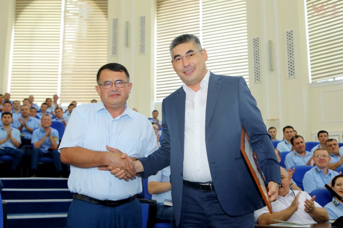 DSQ rahbari shaxmat bo‘yicha olimpiada chempionining otasiga navbatdagi unvonni topshirdi