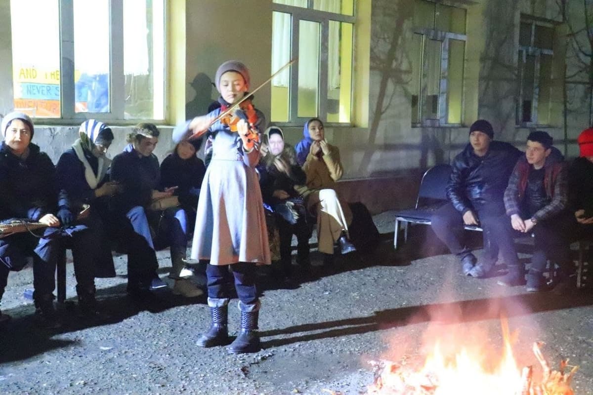 Navbatdagi «Andijoncha tajriba»: «Vijdon xati» yozgan rahbarlar, tungi gulxanlarga majburlanayotgan o‘qituvchi va o‘quvchilar
