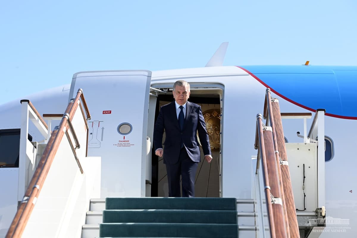 Шавкат Мирзиёев прибыл в Каракалпакстан