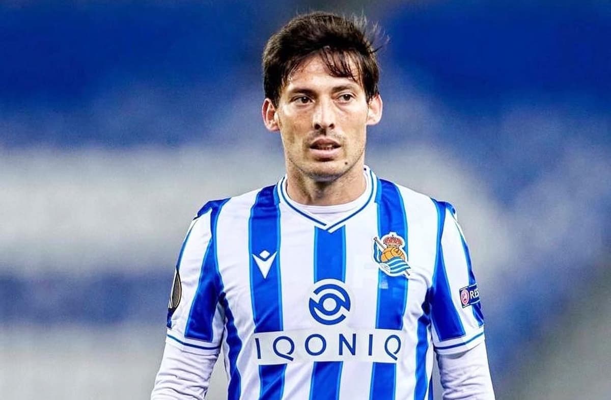 David Silva faoliyatini yakunlaganini e’lon qildi