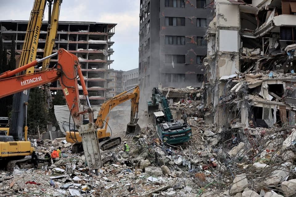 Istanbulda qulash xavfi tufayli 300 dan ortiq uy buziladi 