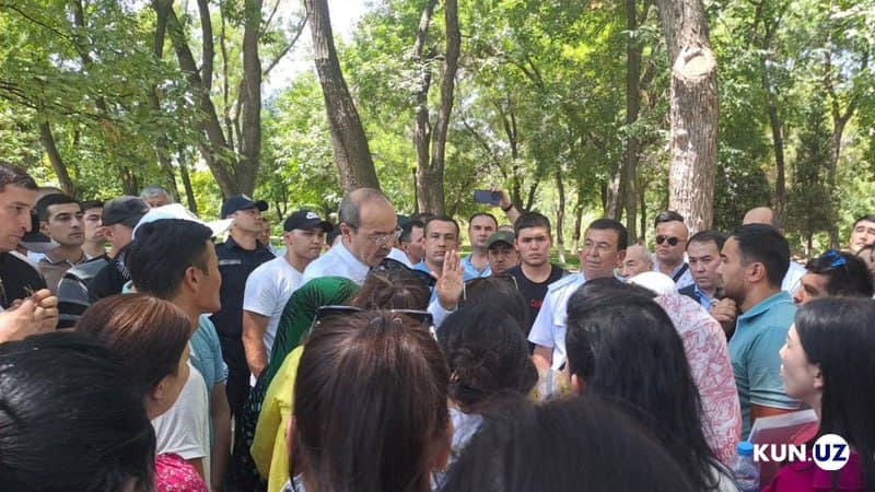 Citizens who paid money for new apartments and became victims of fraud meet with PM Aripov