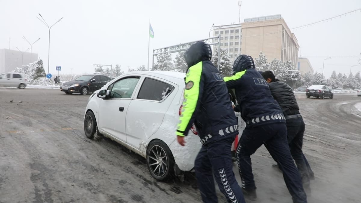 В Узбекистане весь личный состав органов внутренних дел переведен на усиленный режим несения службы