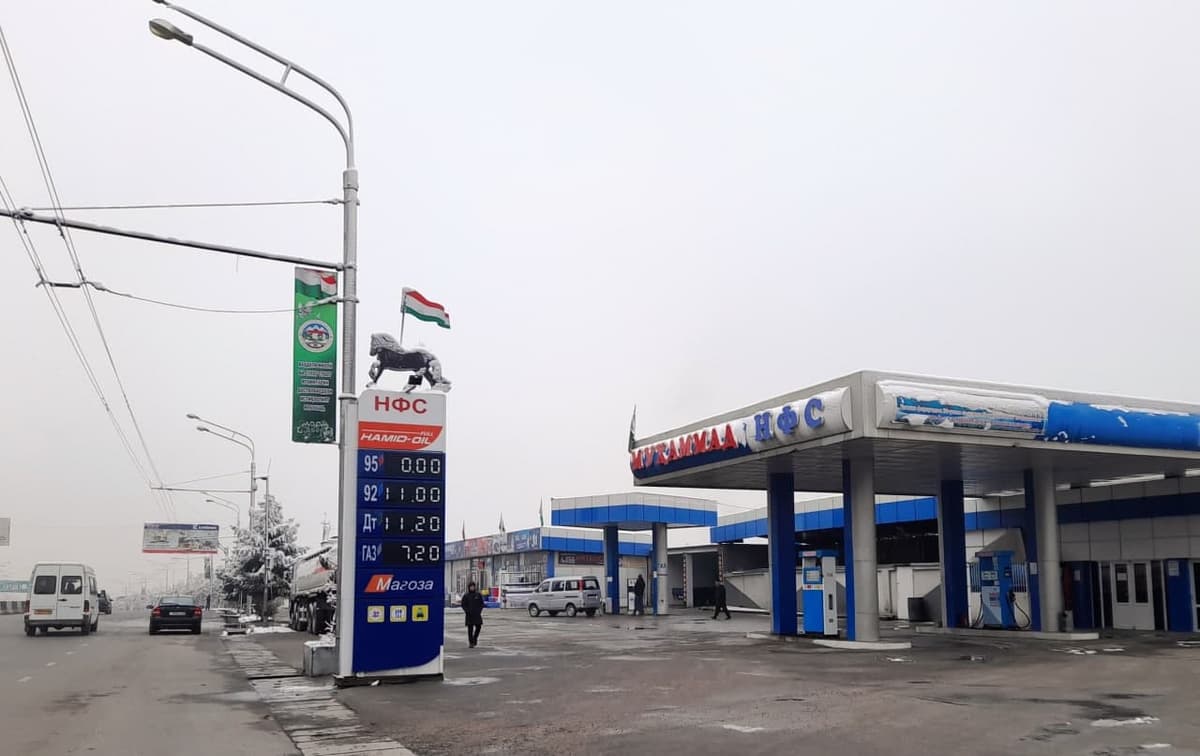 Tojikistonda yonilg‘i shoxobchalarida gaz va benzin taqchillashdi: narxlar oshmoqda