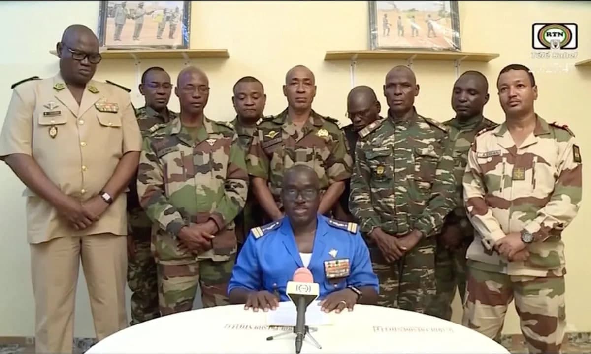 Nigerda harbiylar prezident ag‘darilganini e’lon qildi