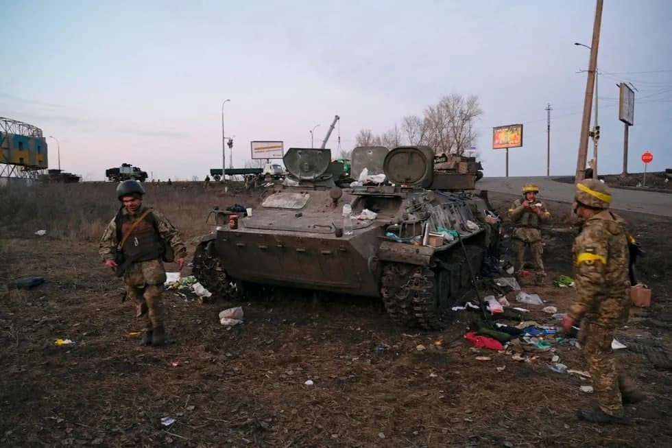 Zelenskiy bosqinning ilk kunida 7 davlat rahbari bilan gaplashgan. Ukraina mudofaa vaziri asirga tushishi mumkin edi