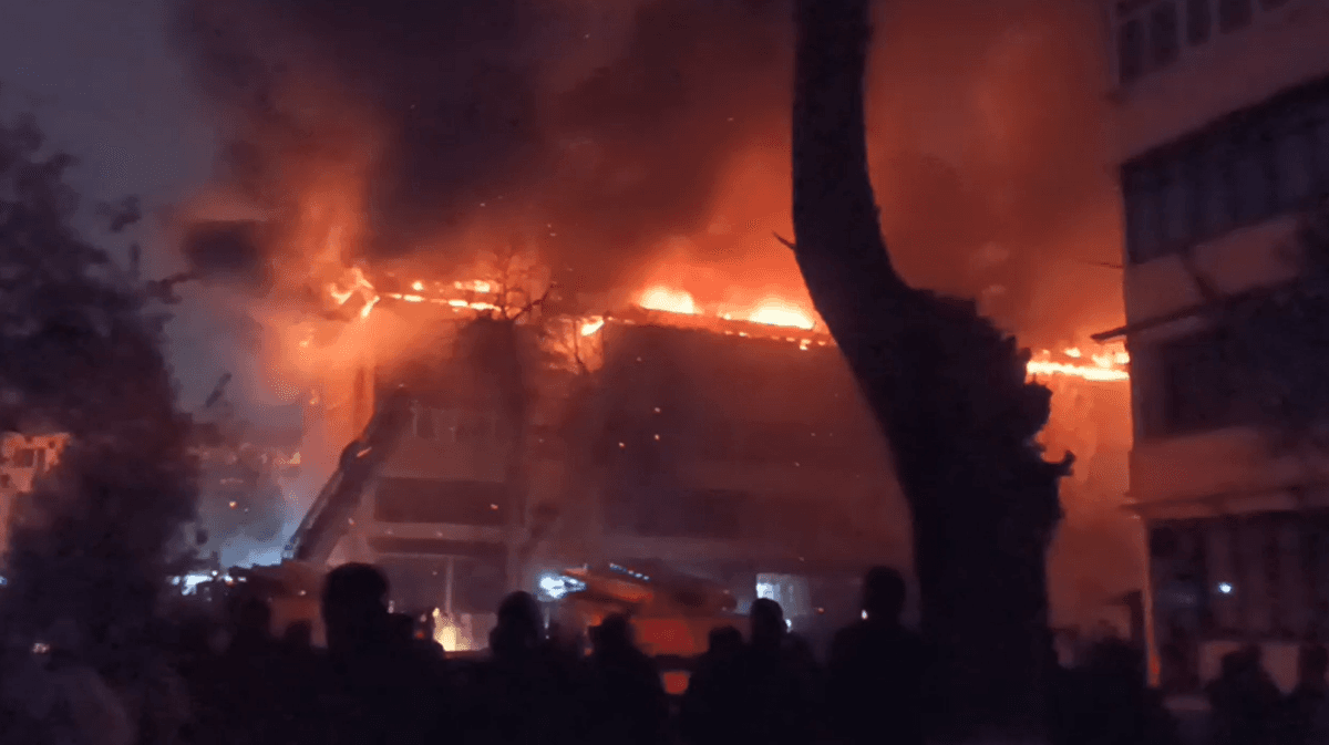 A major fire broke out in multi-storey building in Andijan (video)