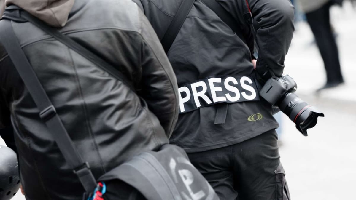 Constitutional demand: Individuals who intervene in the activities of journalists will be held accountable