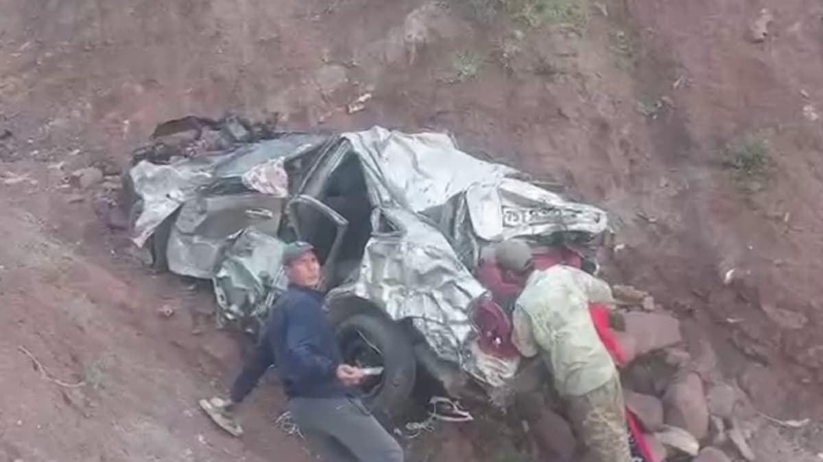 В Сурхандарье Lacetti упал с обрыва, два человека погибли