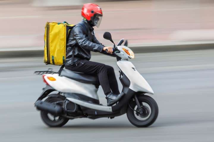 Mopedlar va tezligi 50 km/soatgacha bo‘lgan vositalarni boshqarish uchun vaqtincha haydovchilik guvohnomasi talab etilmaydi