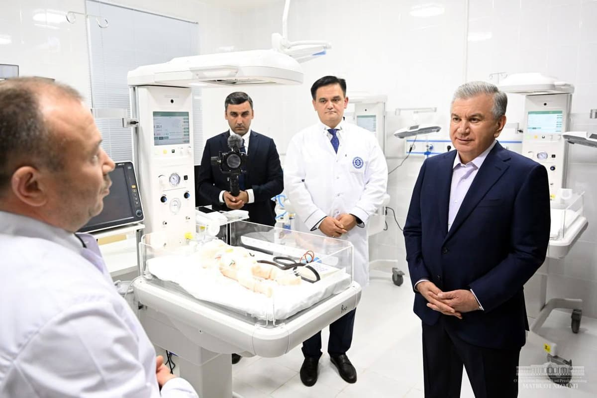 Президент Қаршида Она ва бола саломатлиги тиббиёт маркази ва марказий қозонхонани бориб кўрди