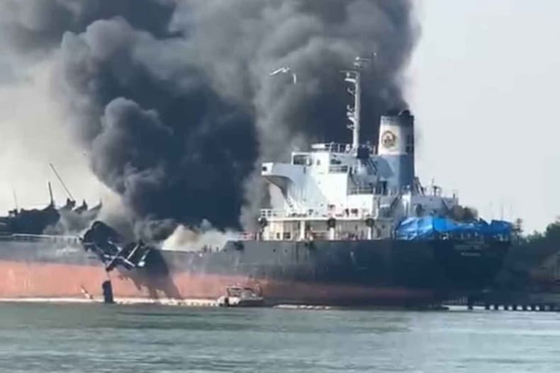 В Таиланде взорвался нефтяной танкер