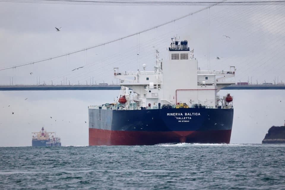 Yirik kompaniyalar Rossiya tankerlari uçun uruş xavfini qoplab bermaydi