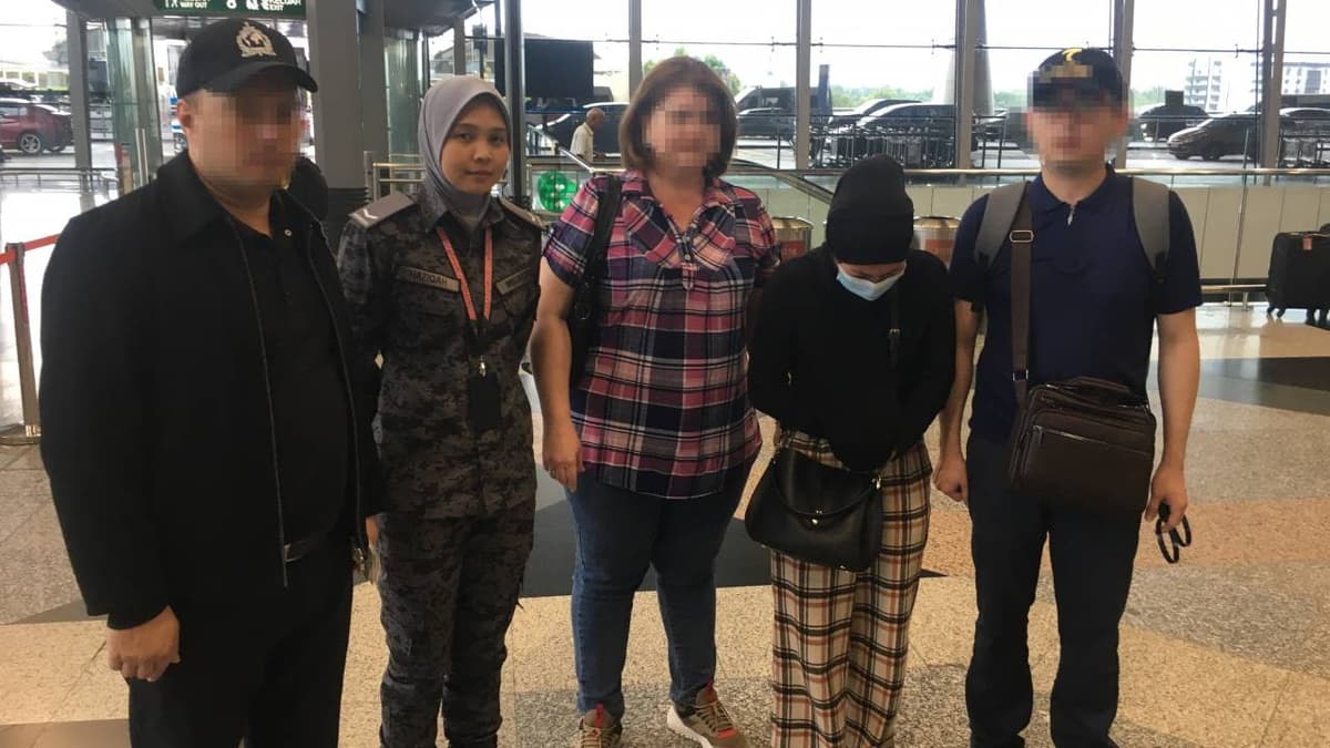 Odam savdosida gumonlanayotgan ayol Kuala-Lumpurdan Toshkentga ekstraditsiya qilindi