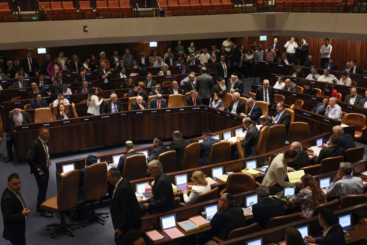 Isroil parlamenti Oliy sud vakolatlarini chekladi