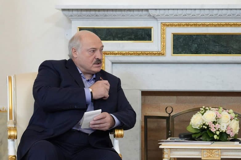 Kiyev uch kunda olinmagani va Putin bilan urushdan oldingi suhbat haqida. Lukashenko ukrain jurnalistga intervyu berdi