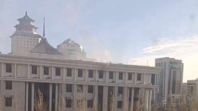 В здании Минобороны Казахстана произошел пожар