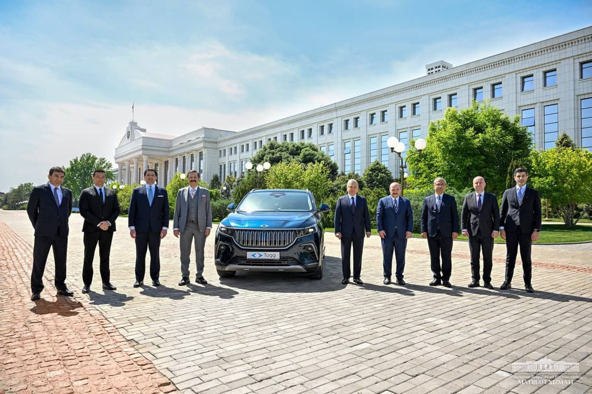 Shavkat Mirziyoyevga Turkiyaning birinchi milliy elektromobili topshirildi