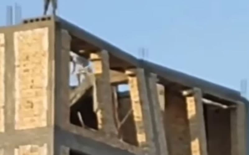 В Андижане обрушилась часть строящегося здания