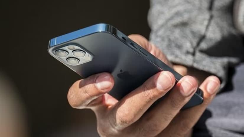 Xitoylik amaldorlarga ish joyida iPhone'dan foydalanish taqiqlandi