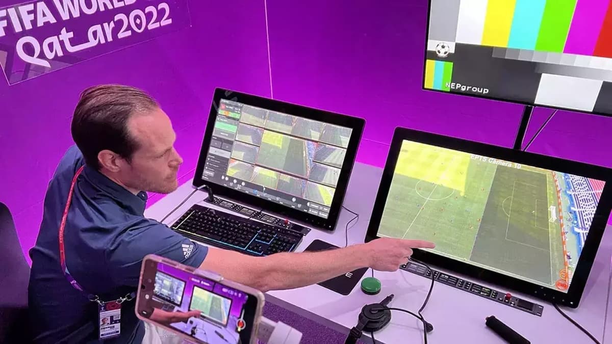 ФИФА Қатардаги жаҳон чемпионатида VAR тезроқ қарор чиқаришига ваъда бермоқда 