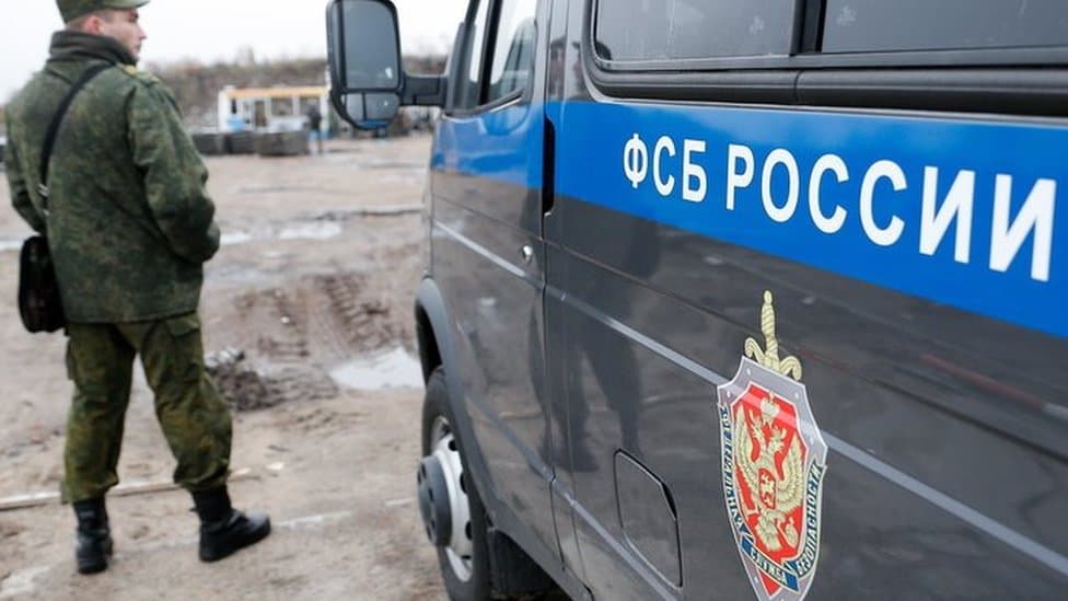 ФСБ начала вызывать на беседу россиян, уезжавших от мобилизации за границу