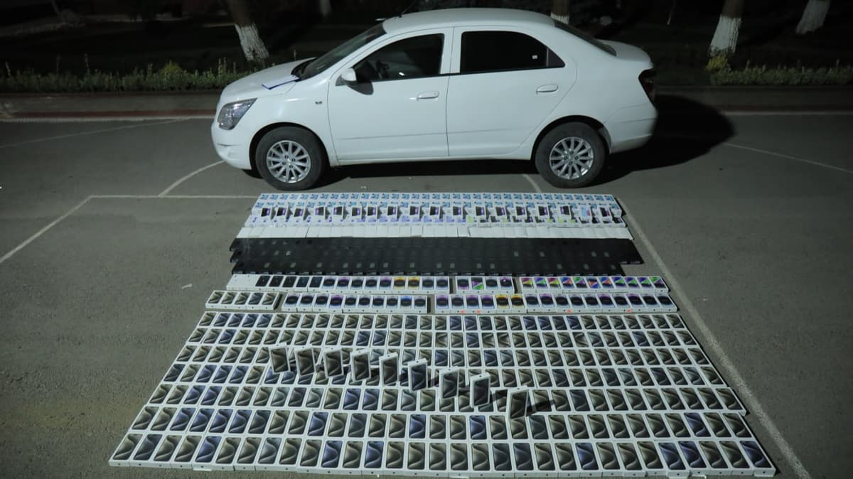 Customs officers prevent illegal import of 550 smartphones into Uzbekistan