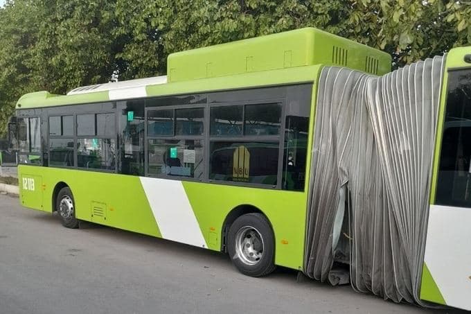 В Ташкенте разорвалась «гармошка» сочлененного автобуса 